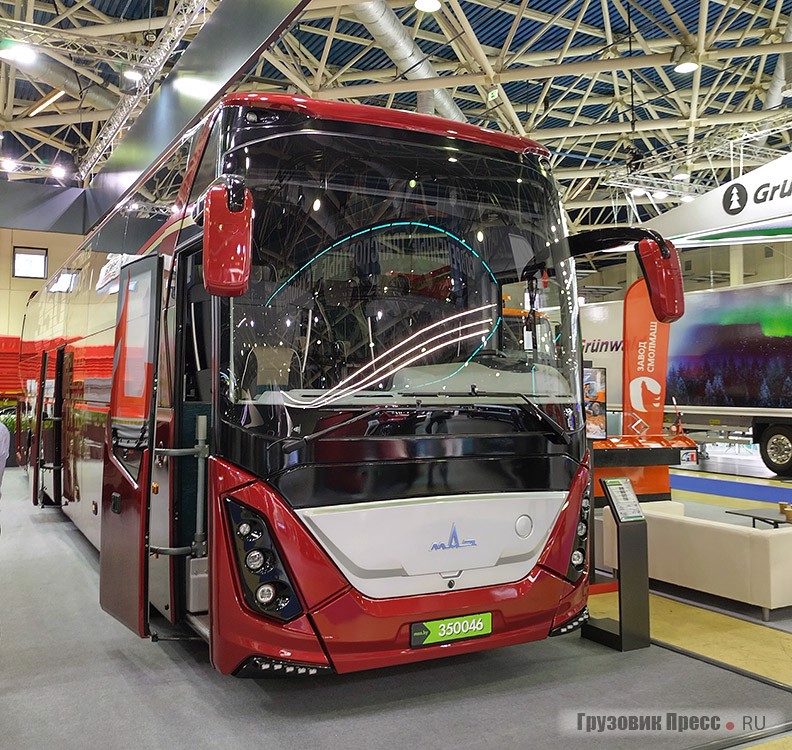 Трёхосный туристический автобус МАЗ-350