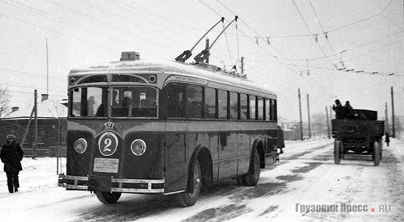 Первый троллейбус отправился в обратный рейс к пл. Тверская застава. Начало ноября 1933 г. 