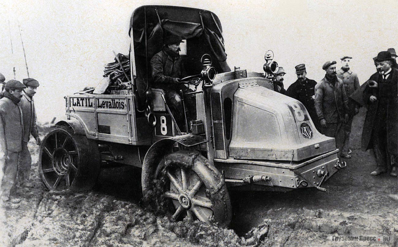 Военный тягач Latil CBA с колесной формулой 4х4 и всеми управляемыми колесами. 1913 г.