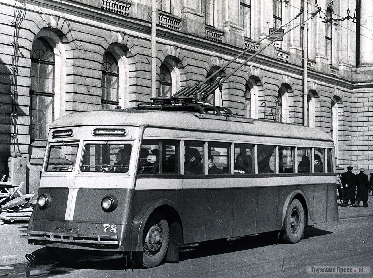 Фото первого троллейбуса