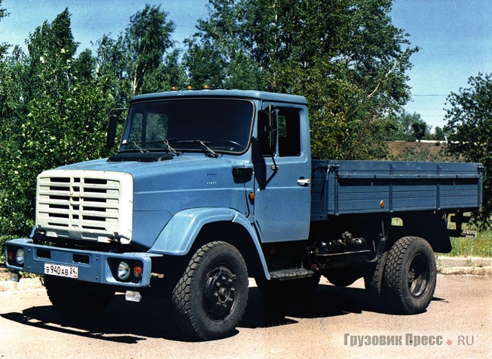 Прямого потомка «стотридцатого» – ЗИЛ-433360 с новой кабиной от дизельного среднетоннажника прозвали на заводе «комби»