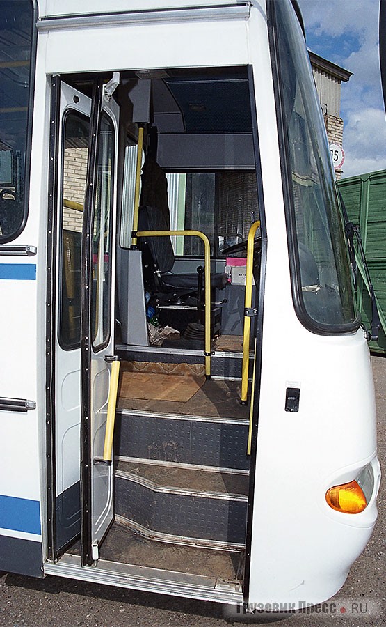 Дверные проёмы в обоих автобусах без нареканий