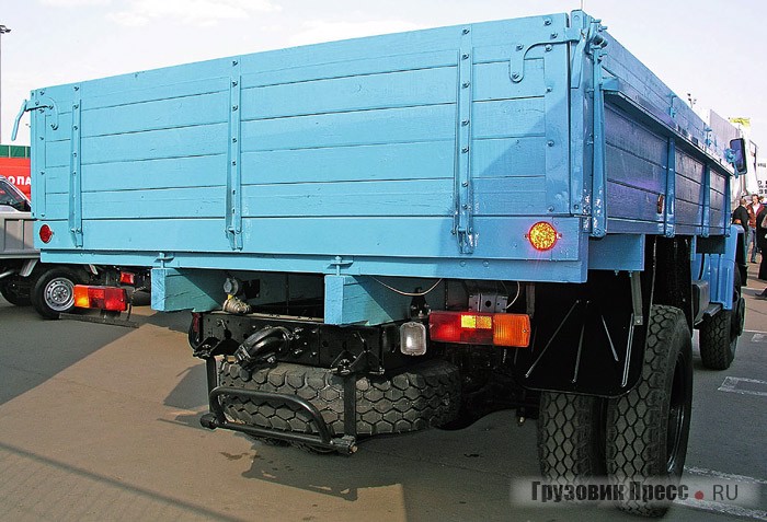 Бортовой грузовик марки «Амур-53131» – модификация знаменитого ЗИЛ-130 выпускаемая в Новоуральске