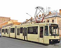 Сочлененный 205-местный трамвай БКМ-743 с тиристорноимпульсной системой управления