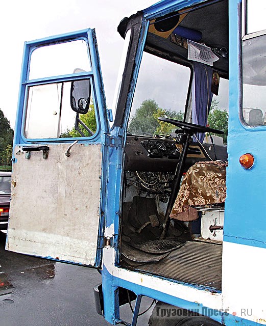 Водительская дверь автобуса «Кубань» открывалась на 180°