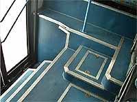 Ступени у задней двери автобуса впору заменипть мини-эскалатором