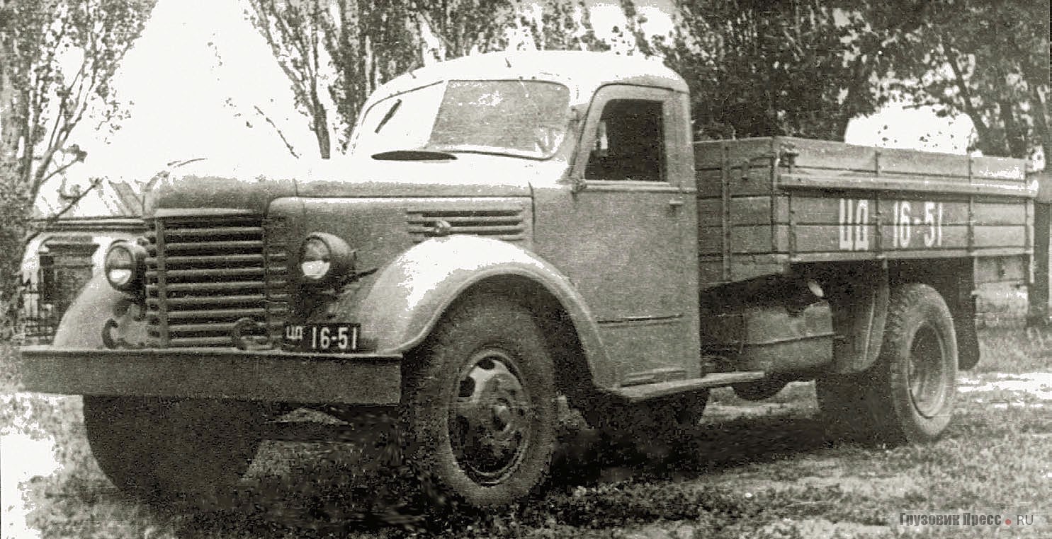 Этот же второй образец ЗИС-150 в Днепропетровске. 1947 г.