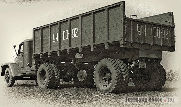 Днепропетровский седельный тягач работал в паре с 7-тонным полуприцепом модели 5100 (1-II-7), сконструированным по аналогии с ленд-лизовским Adwards, поставлявшимся со Studebaker US6. 1949 г.