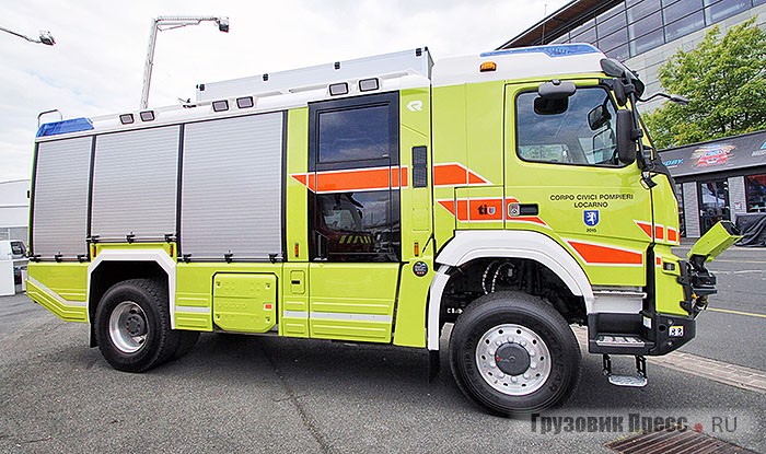 Компактный пожарный автомобиль TLFA 3000 для Швейцарии выполнен на полноприводном шасси усиленной серии Volvo FMX. Алюминиевый кузов имеет 4-местное отделение для расчёта, цистерну на 3000 л и необходимое оборудование