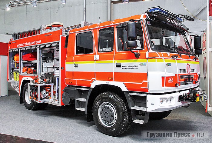 Хорошо известный за пределами Чехии производитель пожарных машин ТНТ представил своё видение пожарной автоцистерны на шасси Tatra T815-2 Terr№1 4х4 с двойной кабиной на 8 человек
