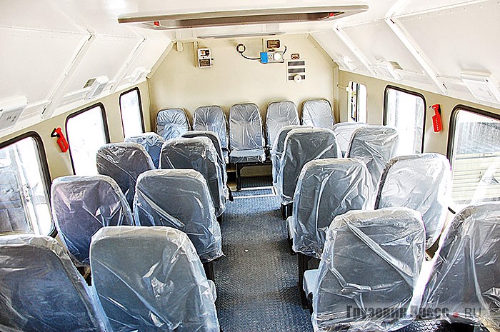 Пассажирские автофургоны ПАФ-5350 (кузова 5350.11 и 5350.111) на шасси КАМАЗ-5350 оборудованы комфортабельными сиденьями