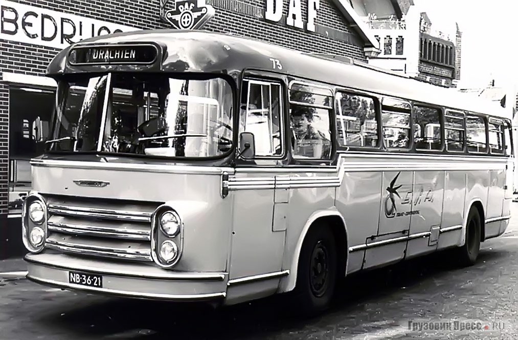 Автобус Kromhout TB-50 с кузовом Hainje около мастерской конкурирующей фирмы DAF, 1958 г.