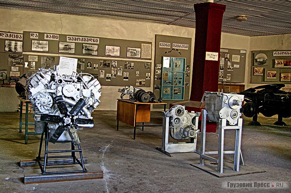 Дизель ЯМЗ-642 в музее