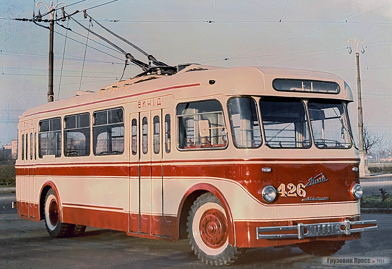 Автобусы прошлых лет. Троллейбус Киев 2. Троллейбус КТБ 1. ЛИАЗ 676. Троллейбус КТБ 4.