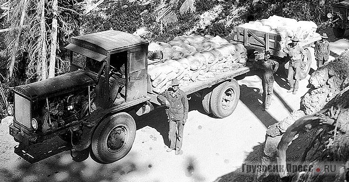Coleman F-200 грузоподъёмностью 7,5 т доставляет цемент на строительство плотины в штате Айдахо. 1930 г.