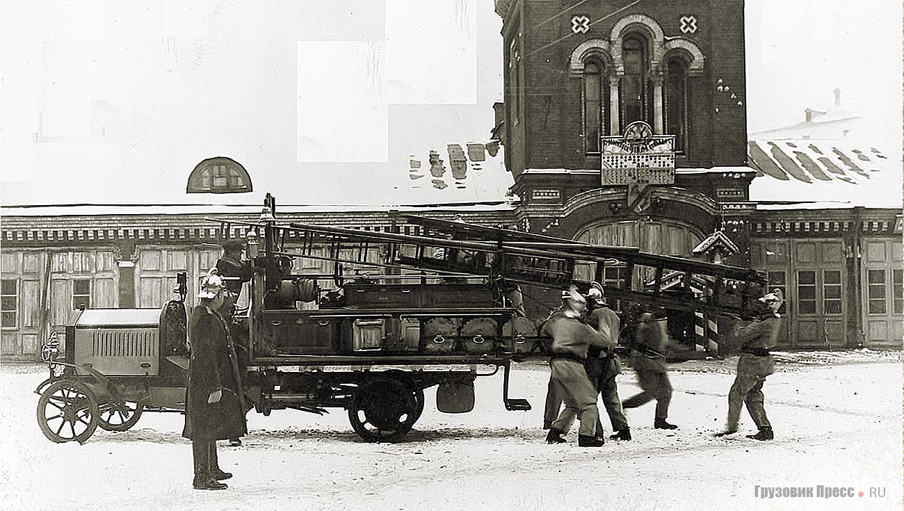Пожарная линейка на шасси грузовой машины Daimler-Marienfelde DM 2a. Москва, 1908 г.