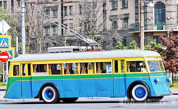 [b]ЯТБ-1[/b] 1936 года – единственный сохранившийся довоенный ярославский троллейбус, настоящая гордость музея «Горэлектротранса». В загашниках музея хранится остов ещё одного ЯТБ, однако пока эта машина – единственный образец, экспонируемый в трамвайном парке на Среднем проспекте и нередко выезжающий на улицы Санкт-Петербурга