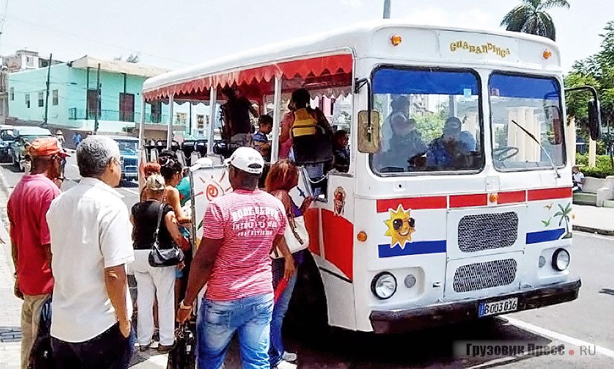 Обзорный экскурсионный автобус Gir<span>ó</span>n V. Сантьяго-де-Куба, 2015 г.