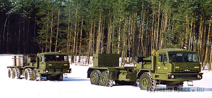 СКШ БАЗ-69092 (впереди) и СКШ БАЗ-6909