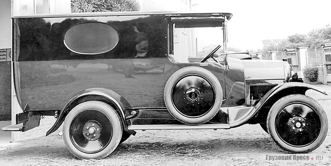 Фургон итальянского производства на шасси FIAT-502F с крыльями позднего образца. Турин, Италия, 1924 г.